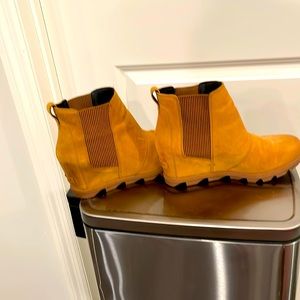 Sorel Joan of Artic II chelsea bootie size 12